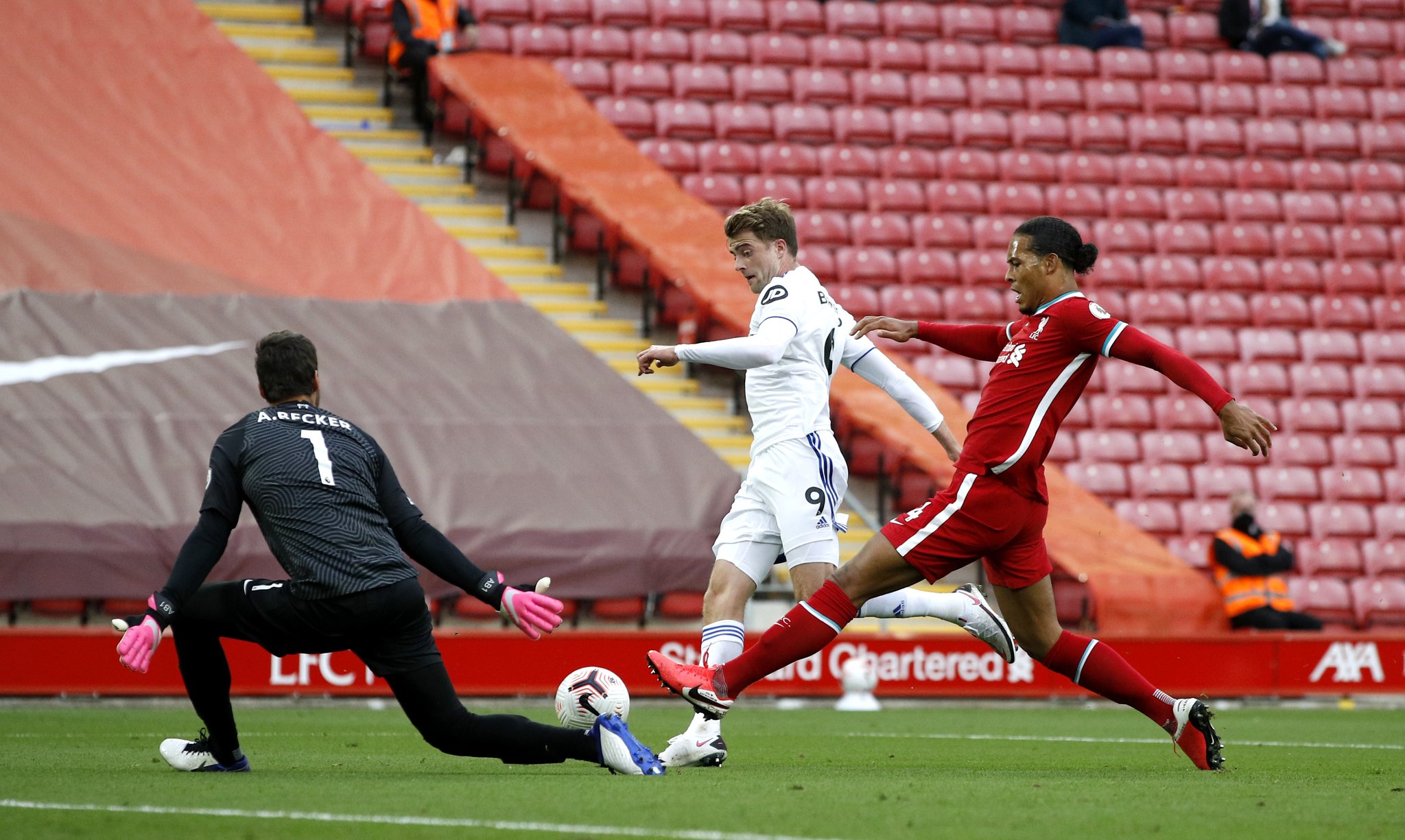 张之臻0-2法国19岁小将 巴塞罗那站止步男单首轮